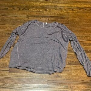 perfect condition, worn lightly, lululemon long sleeve, cut out in back cute!